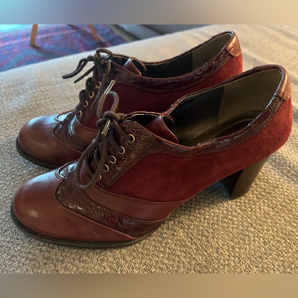 Bordeaux/burgundy lace-up naturalizer heels size 8 - Picture 4 of 5
